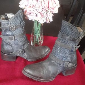 FREEBIRD BY STEVEN  APEX BOOTIES